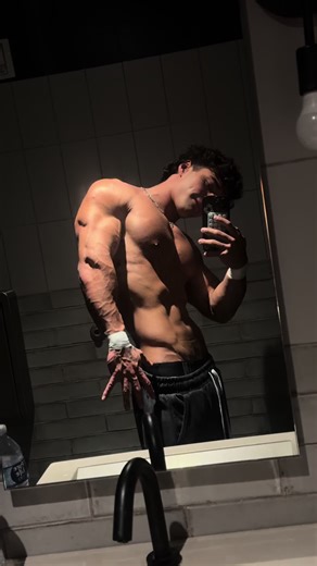 chris anderson (@chrisanderfit)’s videos with armadyl.mp3 (slowed) - YXMI