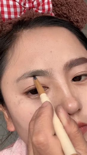 Pencil LINK IN BIO Learn how to draw perfect eyebrows. Step by step makeup tutorial | Easy Drawing Ideas