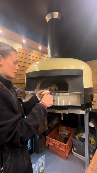Set Up a Neapolitan Pizza Truck Experience