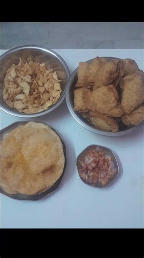 Homemade Samosas Namakpeda Puri With Mirchi Powder Onions 😋👌