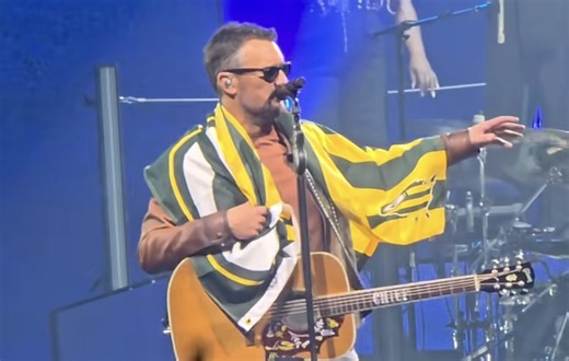 Eric Church Leads “Go Pack Go” Chant During Performance Of “Springsteen” In Green Bay | Whiskey Riff