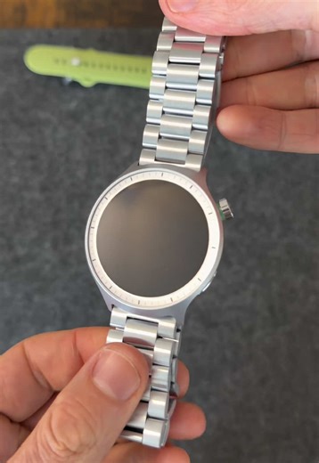 Motorola Moto Watch Speed Unboxing Experience