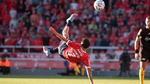 Santiago Montiel ganó el Premio Puskás por su gol de chilena