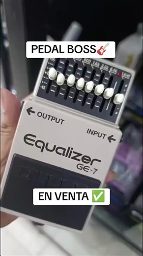 🎚️🔥 BOSS GE-7 GRAPHIC EQUALIZER 🔥🎚️ ✅ Pedal ecualizador de 7 bandas diseñado para guitarra eléctrica ✅ Frecuencias optimizadas: 100 Hz, 200 Hz, 400 Hz, 800 Hz, 1.6 kHz, 3.2 kHz y 6.4 kHz para moldear el tono con precisión ✅ Cada banda permite realzar o cortar hasta ±15 dB, ofreciendo gran control sobre el sonido ✅ Control de nivel que puede usarse como boost para solos o para equilibrar el volumen ✅ Ideal para ajustar graves, resaltar medios o dar más brillo a la guitarra ✅ Funciona con bate