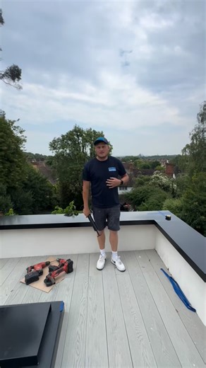 A quick walkthrough of the aluminium capping stage before moving on to the handrail. Every upright and detail set out ready for the final fix. It might seem like a small part of the job, but it makes all the difference, it’s all in the prep 👊🏽 | Scott the Builder