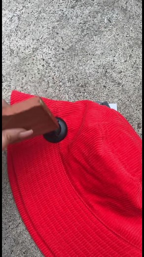 Comment enlever un antivol sur un vêtement ?