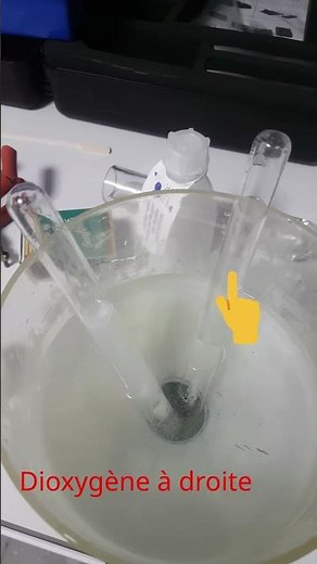 Petite explosion en TP de physique-chimie au lycée!!! Expérience sympa. Mélange H2 et O2