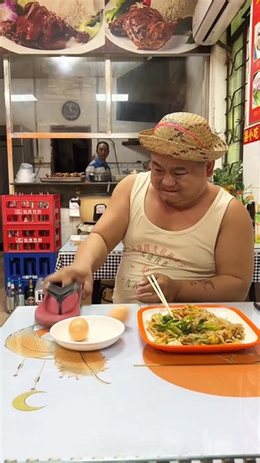 鸡蛋是怎么回事呢？#看一遍笑一遍 #笑到肚子疼 #万万想不到 #搞笑 #美食 #看完不笑算我输 #我的农村生活 #摆摊日常 #哈哈哈哈哈哈我要笑死了 #户外搞笑 #7080后的回忆 #结果出乎意料 #这是什么操作 #我的乡村生活 #搞笑日记 #fblifestyle | 搞笑日记 Funny Diary