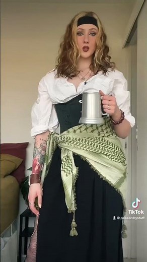 Tavern wench here to serve