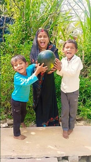 Extracting juice from red watermelon for kulfi using a mixer 🥰🤓😄 #shorts