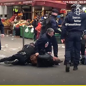 Violences policières, insultes racistes, propos discriminatoires... Amnesty International a authentifié 15 vidéos d’usage illégal de la force par des policiers en France. https://bit.ly/2LcRb3K - عنف الشرطة، شتائم عنصرية، تعليقات تمييزية... صادقت منظمة العفو الدولية على خمسة عشر مقطع فيديو حول الاستخدام غير القانوني للقوة من قبل الشرطة في في فرنسا. https://bit.ly/2LcRb3K | Amnesty International Algérie
