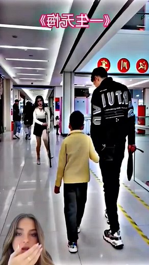 Magic Tricks in a Chinese-Themed Shopping Mall