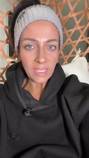 Compact RGB handheld light with magnetic mounting and multiple color modes for photos and videos