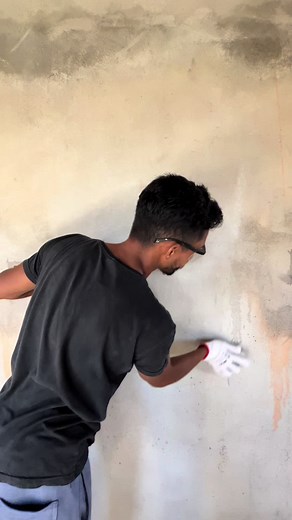 Aplicando Selador nas Paredes da Casa