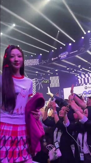 staff be like: ayo men pulang #hearts2hearts #yeon #ian #jiwoo #stella #yuha #a_na #juun #carmen