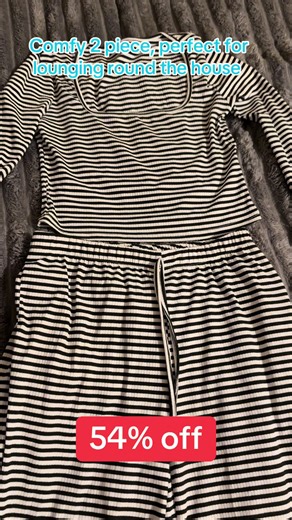 Comfy Co-ord, available in 4 colours. Super stretchy and lightweight #tiktokmademebuyit #flashsale #coord #2pieceset #blackfriday