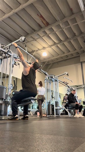 Lat pull downs