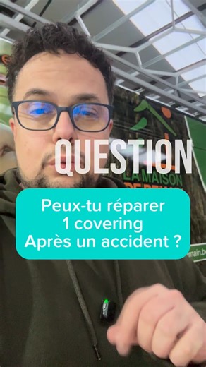 Un covering “premium”, ça se voit… surtout quand il faut le réparer. Ce véhicule, on l’avait réalisé en 2024, et suite à un accident on le remet en état. C’est exactement là que tu comprends pourquoi certains coverings coûtent plus cher au départ : préparation, méthode, mêmes références matière et couleurs, raccords propres. Résultat : on remplace uniquement la zone touchée, sans devoir tout refaire, et la finition reste impeccable. Si tu cherches un partenaire pro et fiable pour ton véhicule, é