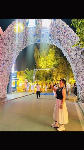 📍伊犁 · 六星街🌟“六星街里还传来巴扬琴声吗”～🪕因为一首歌，去了歌里的地方听着苹果香，走进新疆伊宁的六星街感受到了异域风情的人间烟火！