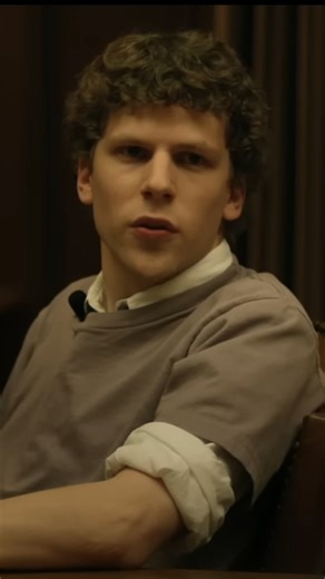 명화영어 | 명화로 배우는 영어 on Instagram: "마크 저커버그가 하버드 학생이었을 때, 그는 동급생인 윙클보스 형제와 디비야 난드라에게 제안을 받았다. 그들은 HarvardConnection(후에 ConnectU)이라는 소셜 네트워킹 사이트 아이디어를 가지고 있었고, 저커버그에게 코드 개발을 도와달라고 합류를 요청했다. 하지만 저커버그는 그들의 사이트를 완성하기보다는 프로젝트를 지연시키고, 동시에 자신만의 프로젝트(후에 페이스북)을 비밀리에 개발했다. 윙클보스 형제와 난드라는 나중에서야, 그들의 사이트가 출시되기도 전에 저커버그가 페이스북을 먼저 공개했다는 사실을 알게 되었다. 그들은 완전히 뒤통수를 맞은 느낌이었다. 그들은 저커버그가 아이디어를 훔치고, 신뢰를 저버렸으며, 그들의 콘셉트를 자신의 플랫폼 설계도처럼 사용했다고 주장했다. 2004년, 그들은 저커버그를 상대로 소송을 제기했다. 그들은 소송에서는 저커버그가 구두 합의를 어기고 성실 의무를 위반했다고 주장했다. 