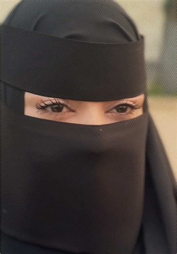 Exploring Niqab Fashion and Eye Expression