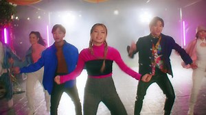 126K views · 4K reactions | Move and groove with #GalaxyS21FE 5G this Chinese New Year | Samsung | Facebook