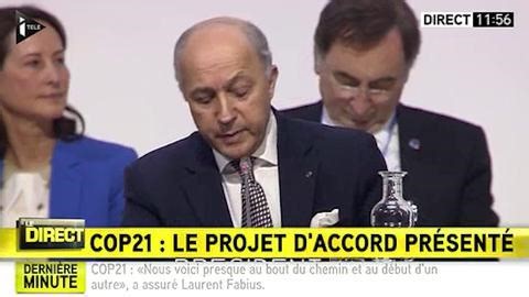 COP21 : Laurent Fabius ému aux larmes lors de la présentation du projet d'accord final