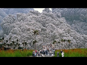 The sun disappeared over Sicily, Mount Etna emitted a record ash cloud