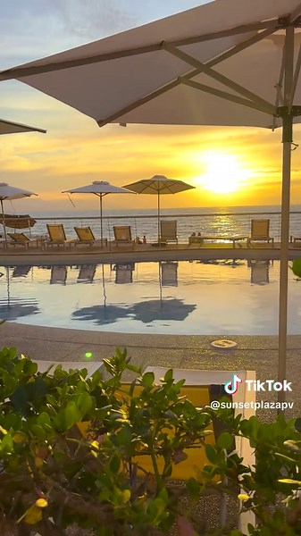 Increíbles vistas de atardecer en Sunset Plaza