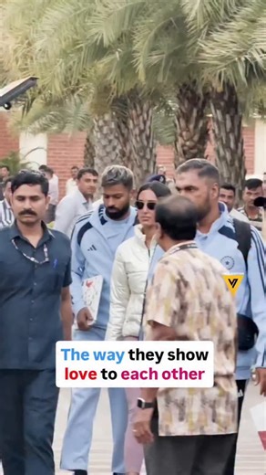 𝐓𝐇𝐄 𝐒𝐇𝐎𝐖 🔵 on Instagram: "日本は、🎭 💯 人々の「一歩一歩」を電力に変える革新的な技術を導入しています。 それが「圧電タイル（ピエゾエレクトリック・タイル）」です。 このタイルは、歩行者が踏むたびに生じる圧力と振動のエネルギーを吸収し、 その機械的な力を電気エネルギーに変換します。 内部に埋め込まれた圧電素子がわずかに変形することで、 微小な電流が発生します。 一歩一歩は小さな電力ですが、何百万もの歩行が重なれば、 LEDライト、デジタルディスプレイ、センサーなどを動かす 十分な電力が生み出されるのです。 東京・渋谷駅のような人通りの多い場所では、 1日に約240万歩がこのシステムに貢献しています。 この電力は蓄電または即時利用が可能で、 従来の電力供給への依存を減らし、 持続可能な都市インフラの発展を支えています。 日常の「歩く」という行為が、 未来の再生可能エネルギーを生み出す力に変わっているのです。⚡ 再生可能エネルギー スマートシティ テクノロジー 革新 環境保護 未来への一歩 モチベーション インスピレーション エコラご存知ですか