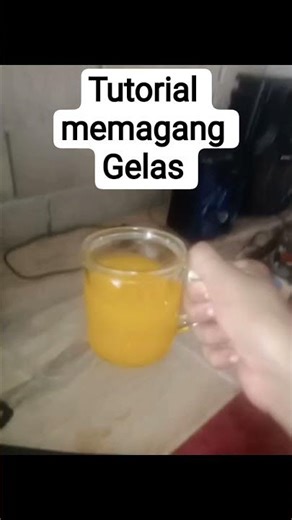 TUTORIAL MEMGANG GELAS DENGAN BENAR #tutorialbermanfaat #lucu