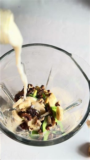 Avocado Banana Smoothie in 10 Seconds 🥑 #smoothie#shorts