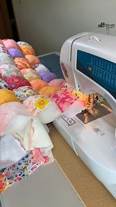 Get ready to be amazed by this gorgeous puff quilting design! 😍 The texture, the cozyness... it's pure magic! ✨ What do you think? #PuffQuilt #QuiltingLove #HandmadeWithLove #CozyQuilts #QuiltingProject #DIYCrafts #TextileArt #QuiltersOfInstagram #CreativeQuilting #QuiltInspiration | Adventures in Quilting