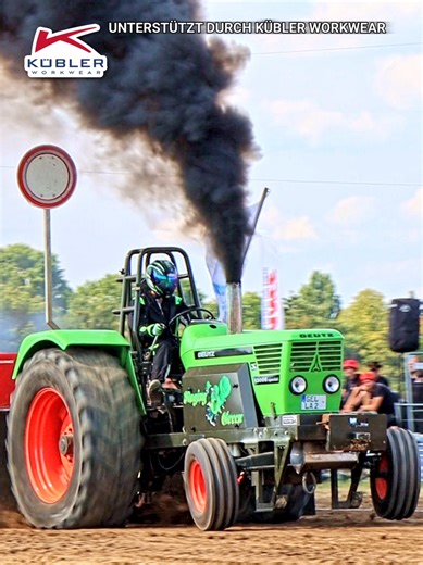 Anzeige | Full Pull für den rauchenden Deutz Klassiker! Der 'Raging Green' Deutz-Fahr 13006 schafft es in der 3500 kg Sportklasse ins Ziel und qualifiziert sich somit fürs Pull Off beim Tractor Pulling Trecker Treck in Sonsbeck 2025. Entdecke meinen Sponsor KÜBLER Workwear, den deutschen Hersteller hochwertiger Arbeitskleidung, der dieses Video ermöglicht hat! #traktorpulling #tractorpulling #tractorpull #treckertreck #trekkertrek traktortræk trecker traktor tractor tractors tracteur traktori pu