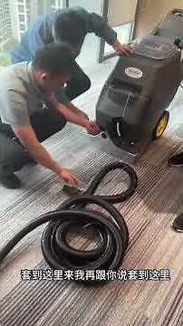 地毯清洗機分兩種清洗模式，一種主機清洗，適用大面積地毯清洗用。另一種連接高壓扒頭清洗，適用邊角的地方及布藝清洗。