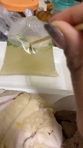 6.8K views · 14 reactions | What happens when you want soup and you don't have a bowl? #fun #tips #creative #skill #train #soup #travel #leisuretime #goodidea #meal #enjoy #happylife #funnyvideos Credit to 396861426 on Xiaohongshu. | Young China | Facebook