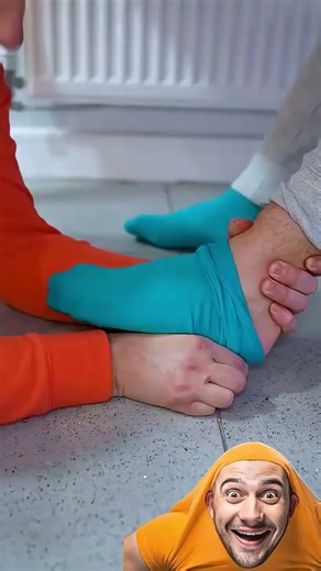 ألوان جوارب😂😂#دويتو #funny #ضحك #كوميديات #ترند #شلتنا #اعتني #السعودية #العراق #سوريا #لايك_اشتراك