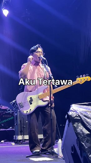 Nyanyi Sambil Main Bass: Kura-Kura Live Performance