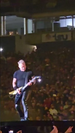 Metallica: James Hetfield IGNITES with "Lux Æterna" (Live from 72 Seasons!) ⚡️| Concert enCore