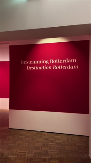 This new exhibition explores how Rotterdam transformed from a historic port city into a modern metropolis. Using Baedeker travel guides and paintings, it reveals how the city has been viewed, shaped and reimagined over time. 🏙️✨ Now on view in HAL 5 👋🏼 #rotterdam #history #geschiedenis #voorjou #kunsthal