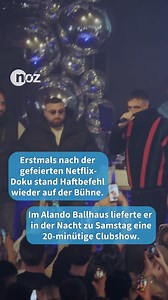 47K views · 162 reactions |  Haftbefehl ist zurück: Nach der erfolgreichen Netflix-Doku stand er in der Nacht auf Samstag im Alando Ballhaus in Osnabrück erstmals wieder live auf der Bühne.  Und er hatte eine wichtige Botschaft an seine Fans. Seht selbst ...  "Hafti" zurück auf der Bühne – teile dieses Video gern mit einem Haftbefehl-Fan. | noz.de | Facebook
