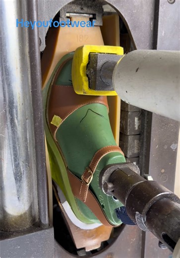 Rope-sole sandals are rolling off our line, ready for the EU & U.S. markets! 👡 With 20 years in footwear manufacturing, we offer OEM & ODM support for designer brands — custom development, flexible runs, and MOQs starting from just 50 pairs. From sketch to shelf — watch your designs come to life and scale effortlessly! #shoemanufacturer #footwearfactory #customshoes #shoeschallenge #shoestyle