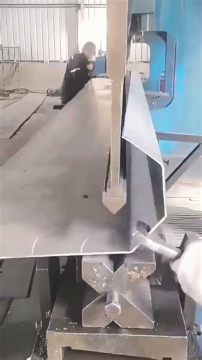 The process of forming iron with a bending press machine #shorts