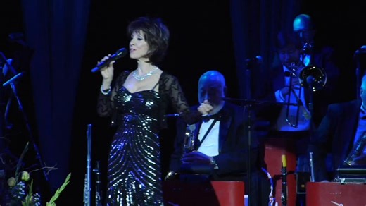 Having a blast singing ‘Beyond the Sea’! Fun fact: this classic is the English version of Charles Trenet’s French song ‘La Mer,’ made famous by Bobby Darin in 1959 😍
