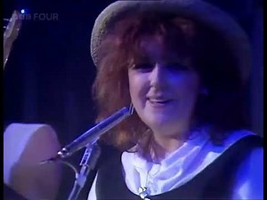 MIKE OLDFIELD & MAGGIE REILLY - Moonlight Shadow (Full Version, Top Of The Pops, 23.06.1983)