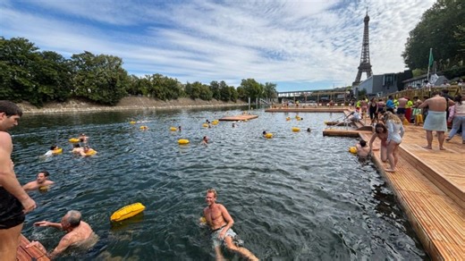 Volvieron a permitir nadar en el río Sena después de 100 años: cómo fue la experiencia