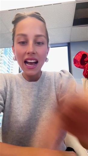 Strawberrymilkmob (@strawberrymilkmob)’s video of How To Tie A Bow