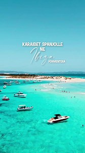 Formentera, Ibiza: karaibet spanjolle 🌊🐚🌞 Formentera është një anomali gjeografike, një ishull në një formë e cila ngjall jo pak kuriozitet, pak e shkëputur nga Ibiza. 🏝️ Është më i vogli dhe më jugori nga ishujt e banuar Balearik, i rrethuar nga ujëra të kristalta dhe i famshëm për perëndimet e tij mahnitëse, më i vogli i Ishujve Balearik, me fjalë të tjera një parajsë e vërtetë. Nëse ndodhesh në Ibiza për pushime, mer një ditë për të vizituar këtë tokë magjike, larg vetëm 30 minuta lundrim
