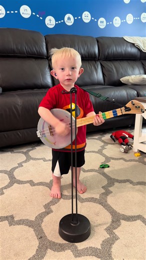 Hey @Cory Asbury he tried his best! #recklesslove #fastesttoddleralive #Jesusisking #playingforjesus #futureworshipleader