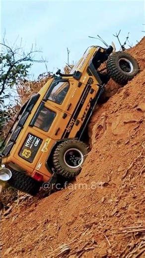 Insane RC Jeep Rubicon Vertical Climb! 🏔️ #RCCrawler #JeepRubicon #Offroad